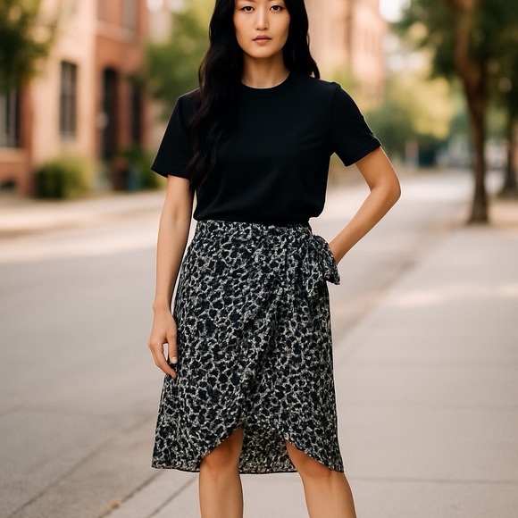 IRO Silk Wrap Skirt Floral In Black And Ecru Size US 4 - Picture 1 of 10